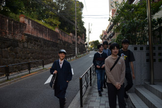 三四郎池などキャンパス内を見学し上野公園へ。Ｋと先生が歩いたであろう無縁坂を通ります。ここは森鷗外『雁』の舞台にもなっています。